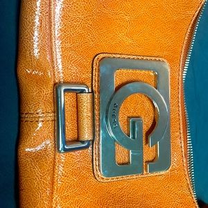 Shoulder bag brand guess color orange in good condition free shipping